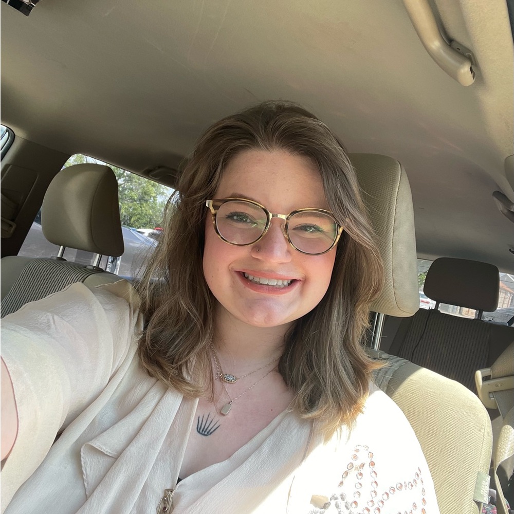 Meet your Posher, Elizabeth